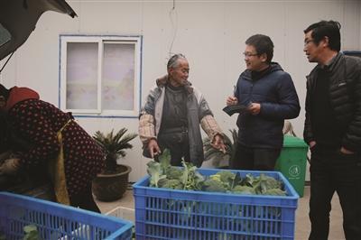 江蘇南通八旬老人豪言:過兩年開直升機賣菜(圖)