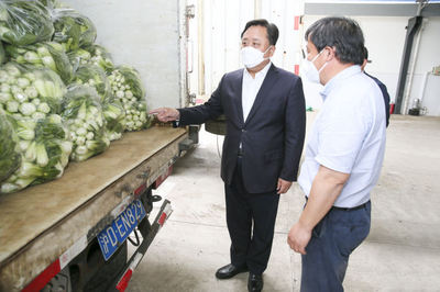 科學推進核酸采樣點布局 全力保障居民生活物資供應——程向民實地調研常態化防疫與物資保供工作